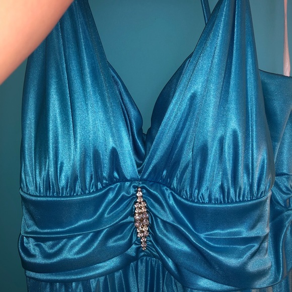 Prom dress-plus size - Picture 2 of 5